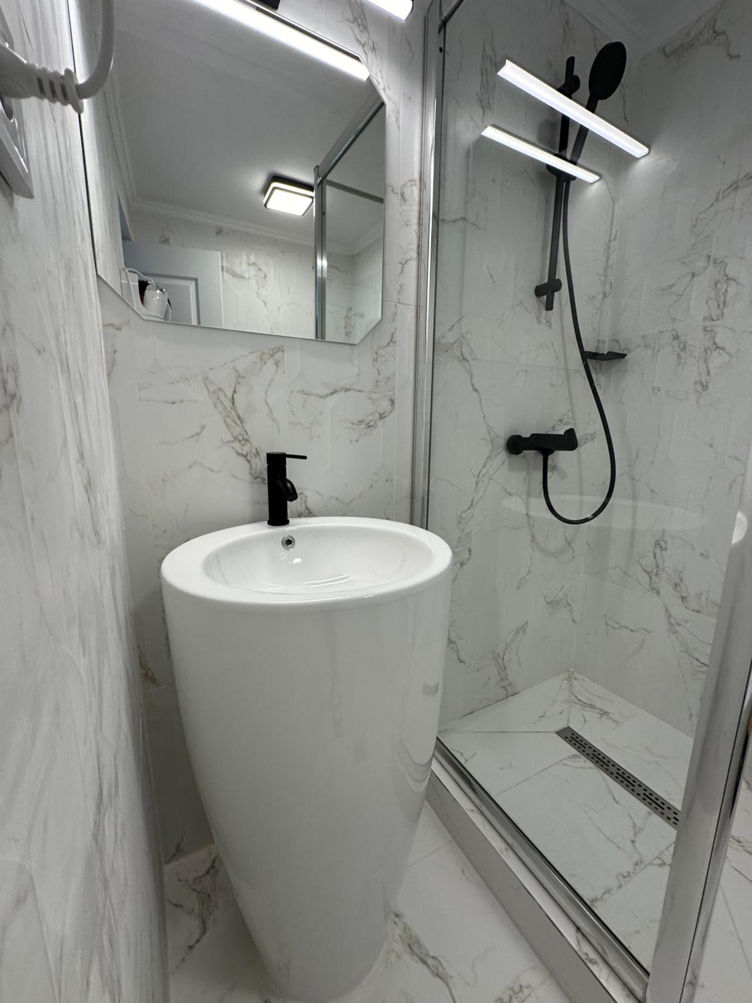 Elegant Escape Central Studio Craiova Exterior photo