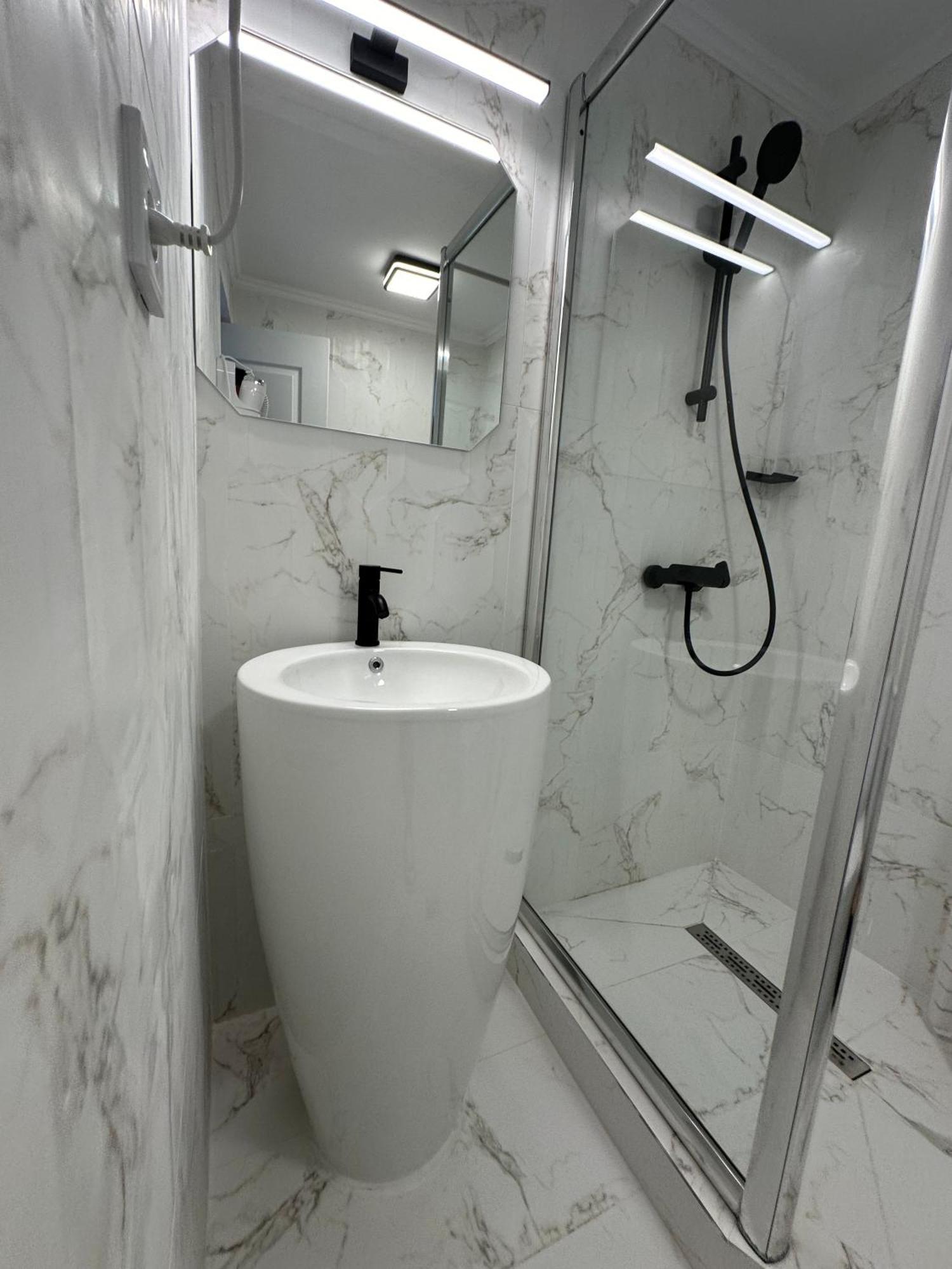 Elegant Escape Central Studio Craiova Exterior photo